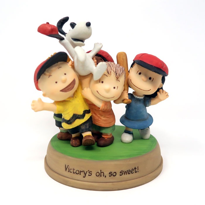 Peanuts Team Victory Figurine